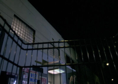 Glass block windows on the grocery store in Intruder (1989)