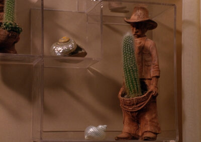 Glass block in Mighty Aphrodite (1996)