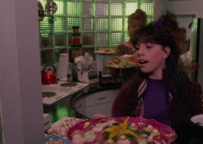 Glass block in My Stepmother Is An Alien (1989)