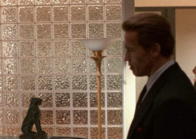 Glass block in Juno Skinner's office in True Lies (1994)