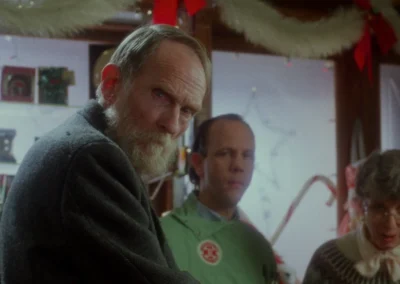 Glass block in the pharmacy store in Home Alone (1990)